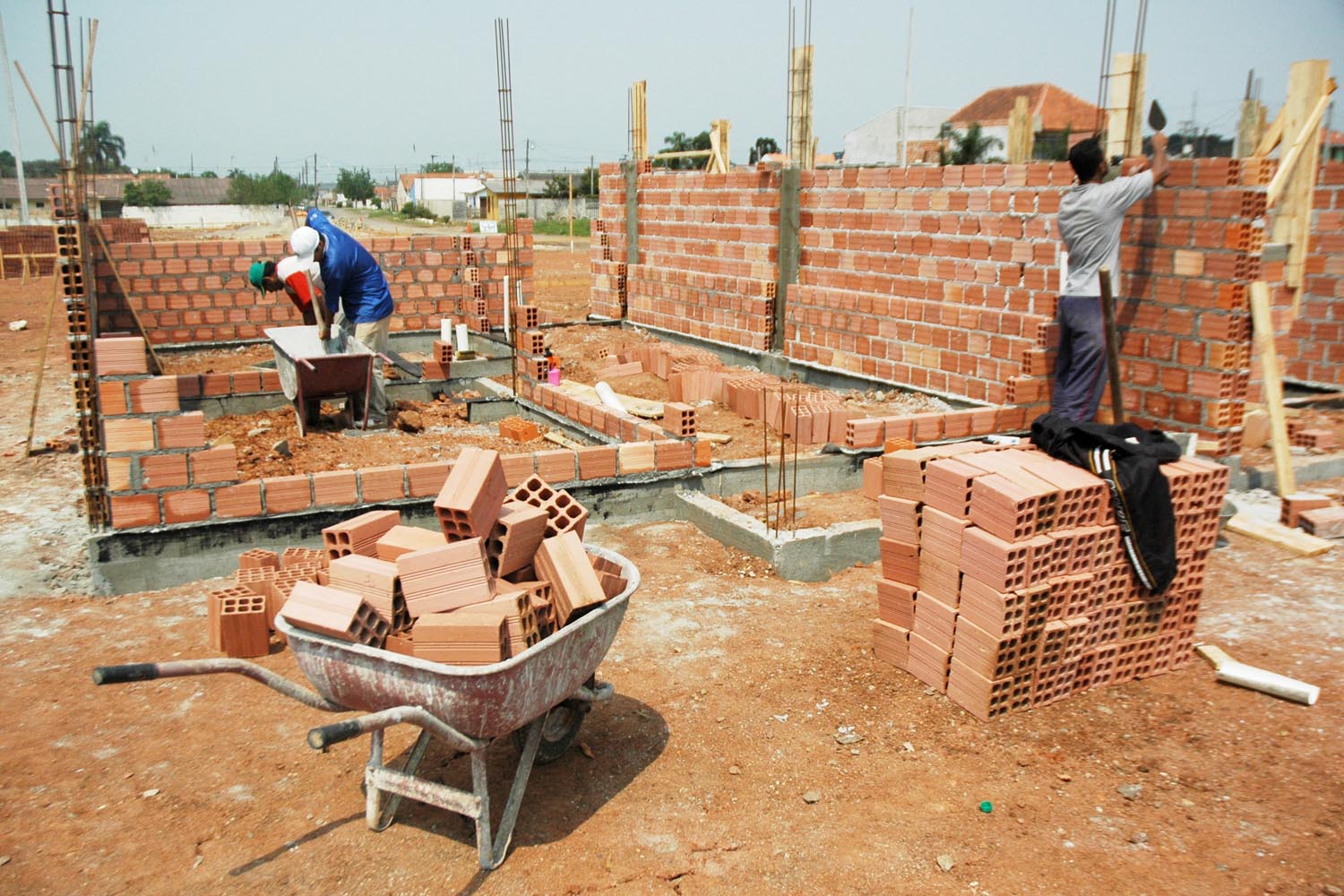 Brasil adota novos padrões de qualidade para construção de casas e  apartamentos - Anagê Imóveis